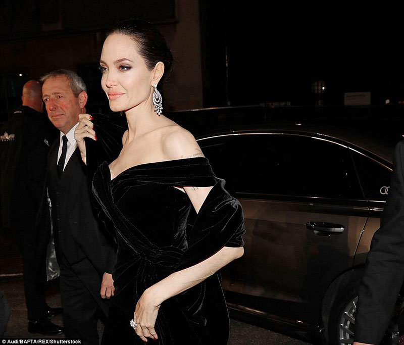 Thảm đỏ Oscar Anh Quốc: Dàn siêu sao tiếp tục khoe sắc với váy đen để ủng hộ phong trào chống quấy rối tình dục